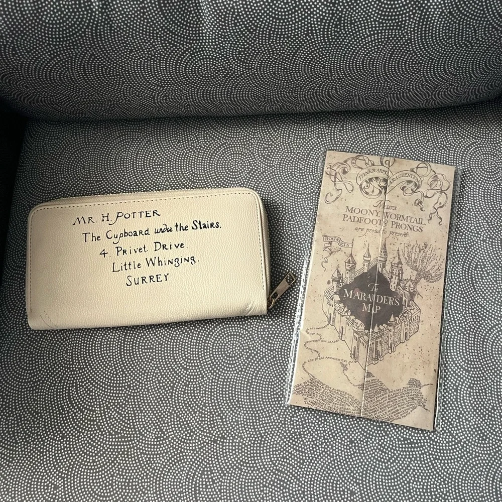 Harry Potter Cream Wallet with Red Seal and Marauder's Map *Make an Offer* - Picture 3 of 5